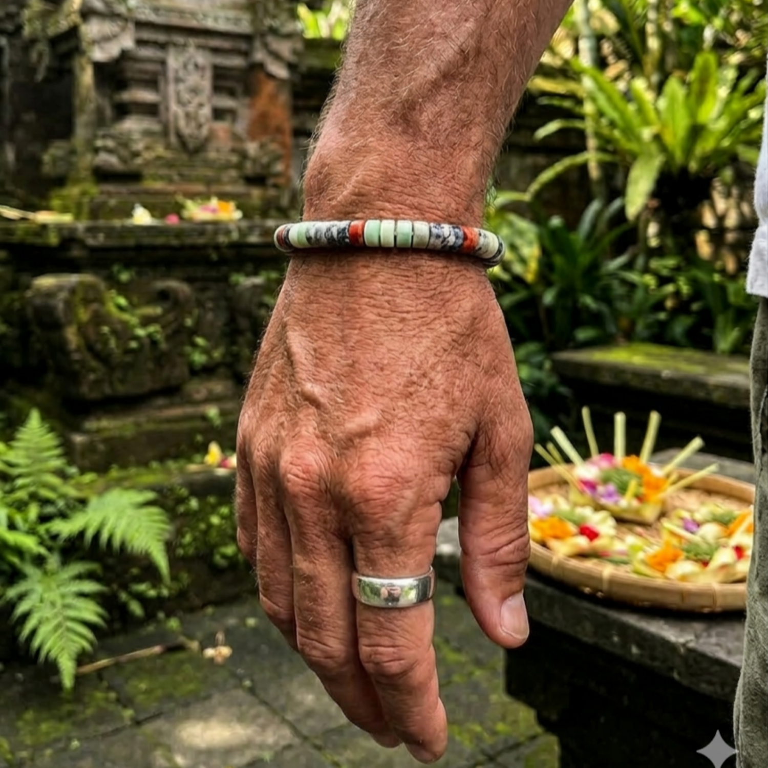 Alternative view of Bracelet acier perles heishi 6mm jade de luzhou et sésame rouge