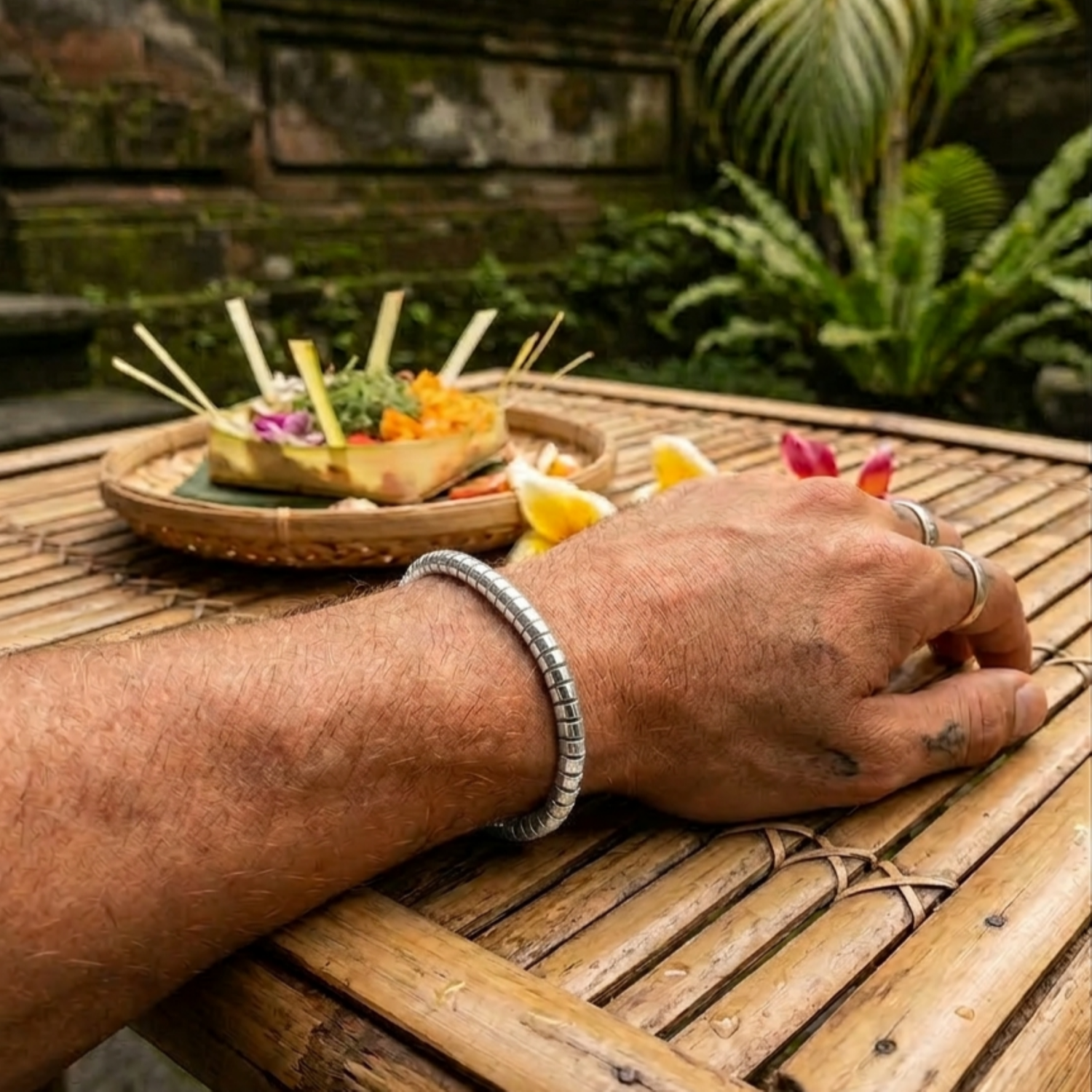 Alternative view of Bracelet acier perles heishi 6mm argenté