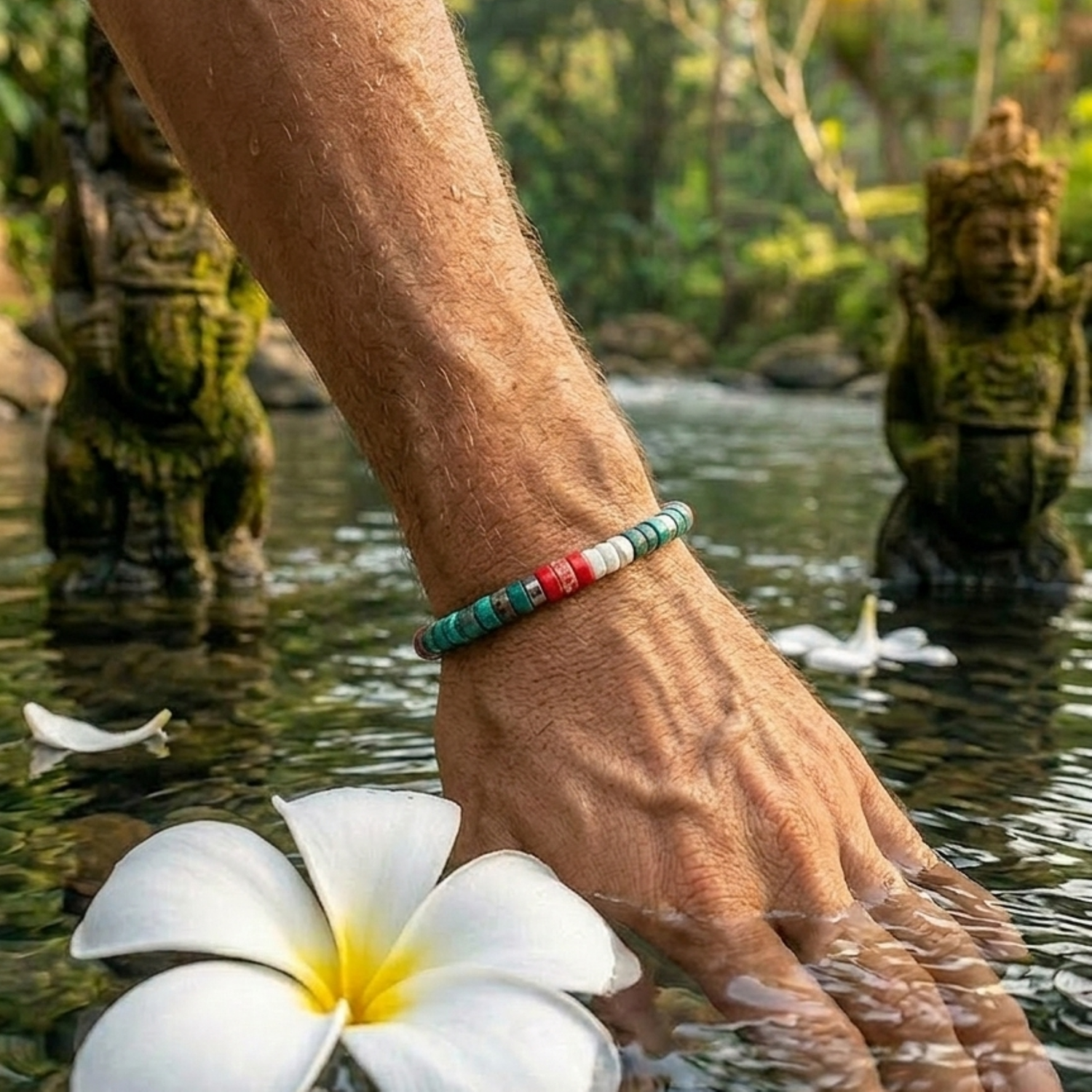 Alternative view of Bracelet perles heishi jaspe vert et rouge