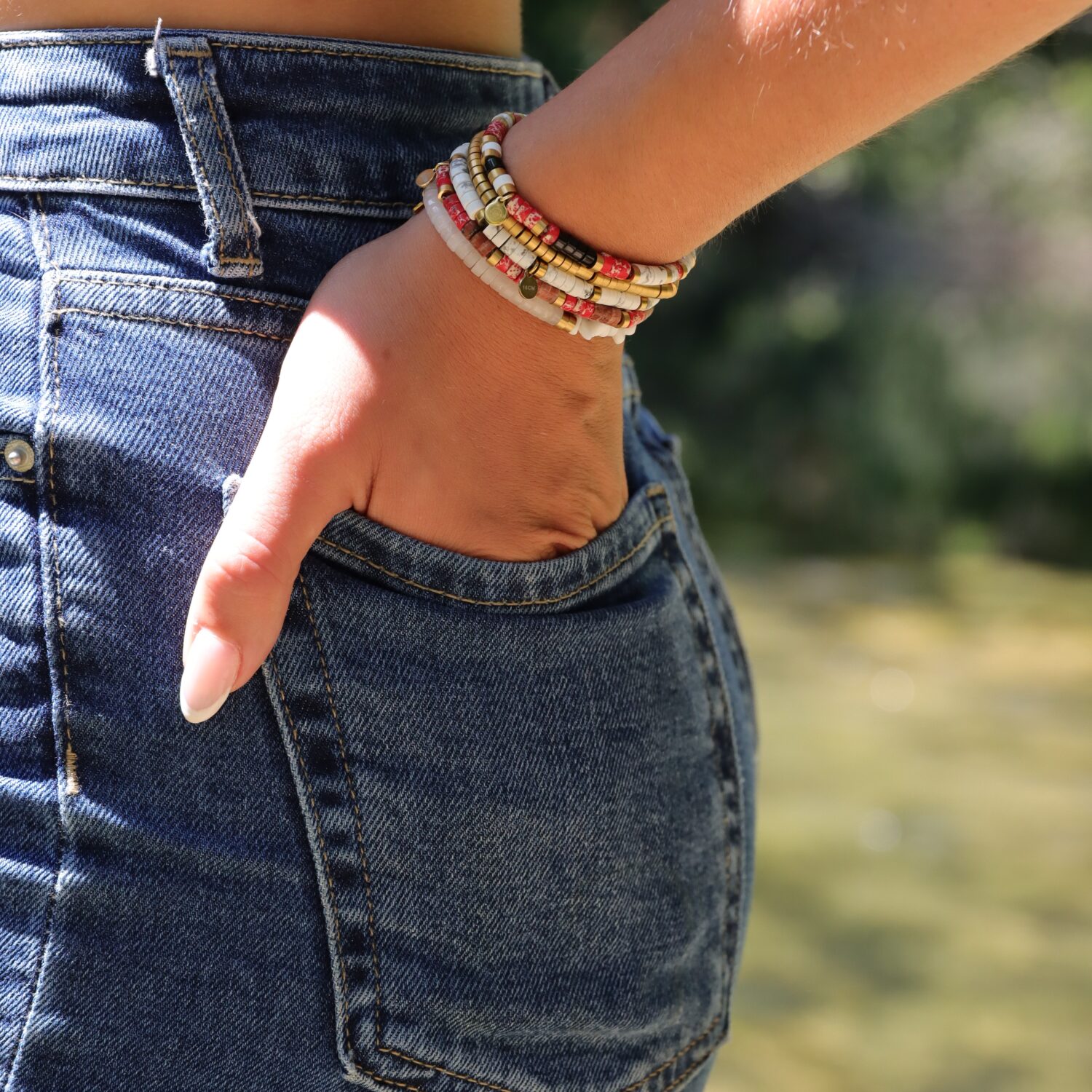 Alternative view of Bracelet perles heishi 4 mm en acier doré