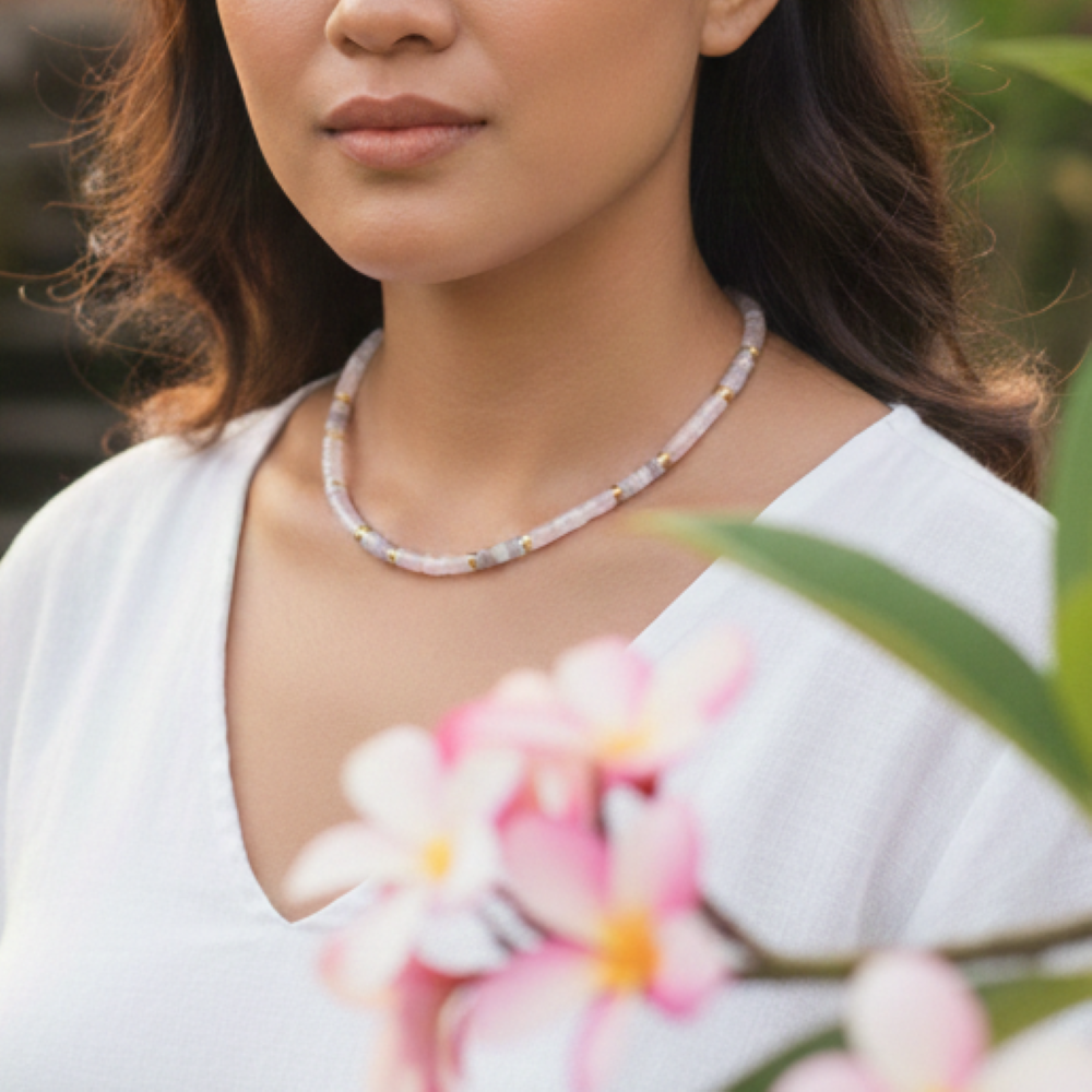 Alternative view of Collier perles heishi pierres naturelles quartz rose améthyste