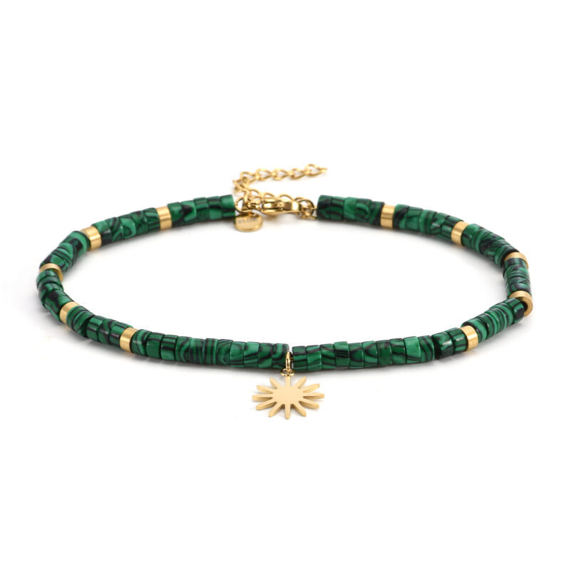 Chaîne de cheville dorée perles heishi malachite soleil
